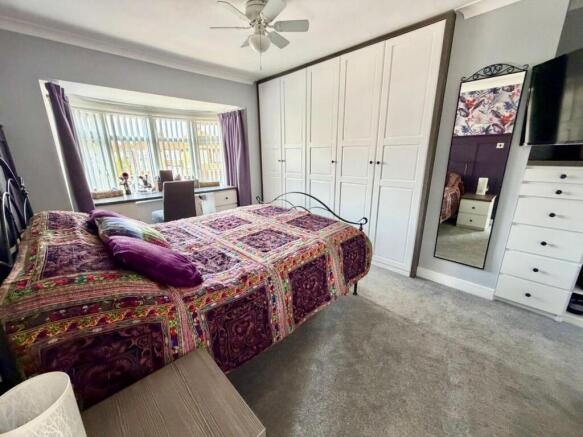 3 bed Semi-Detached for sale Image 11