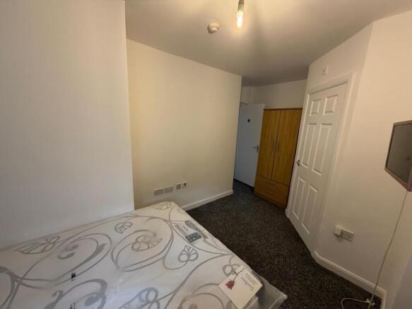 5 bed Flat to rent Image 8