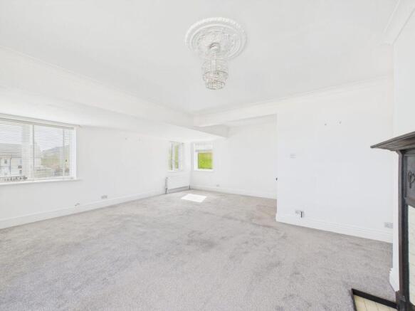 2 bed Flat for sale Image 7