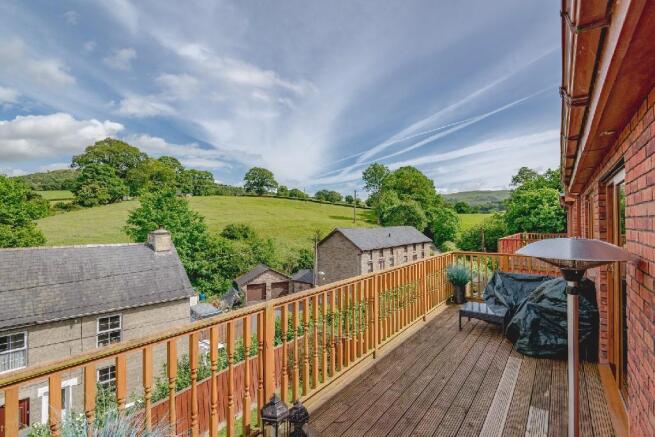 26 Troed yr Bryn, Bu