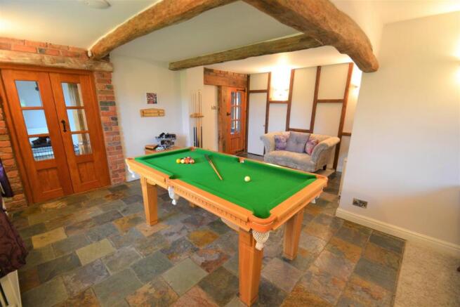 Games room/entertaining room