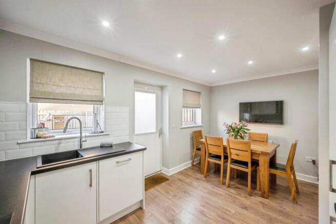 4 bed Terraced for sale Image 5