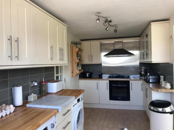 Kitchen 1.JPG