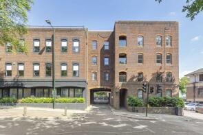 2, 14 Mallard Court, Petersham Road, Richmond TW10 6UW