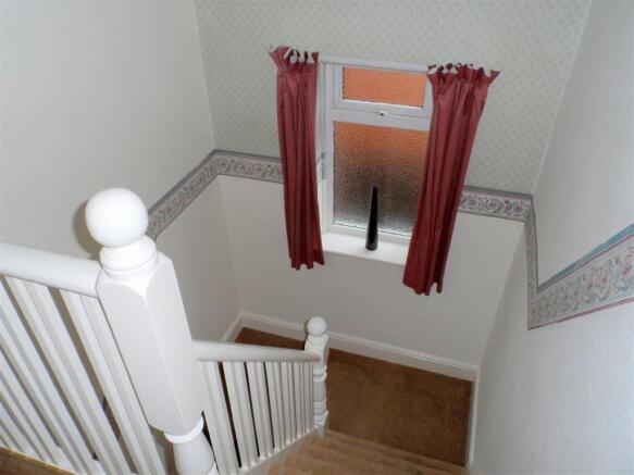 FIRST FLOOR LANDING