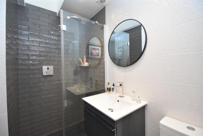 Bathroom (3).JPG