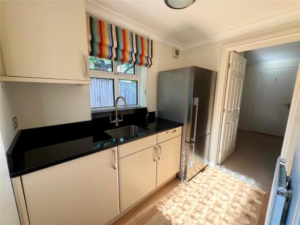 4 bed Detached to rent Image 6