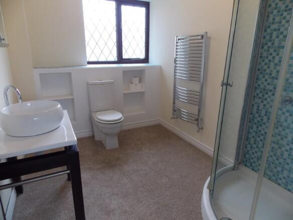 En-suite shower wc