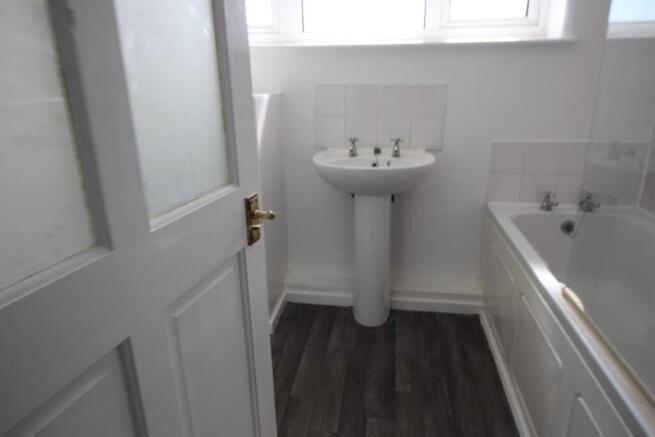 3 bed Terraced to rent Image 6