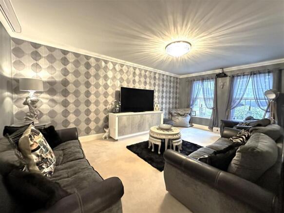 4 bed House for sale Image 6