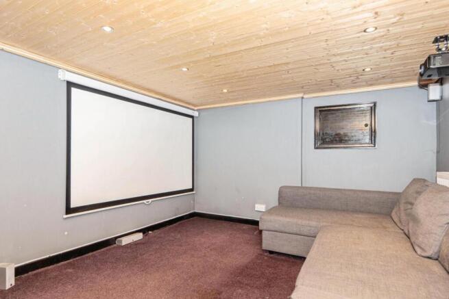 4 bed Semi-Detached for sale Image 8