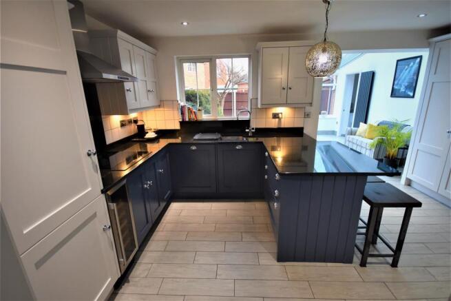 20 Wynnstay Grds Kitch 1.JPG