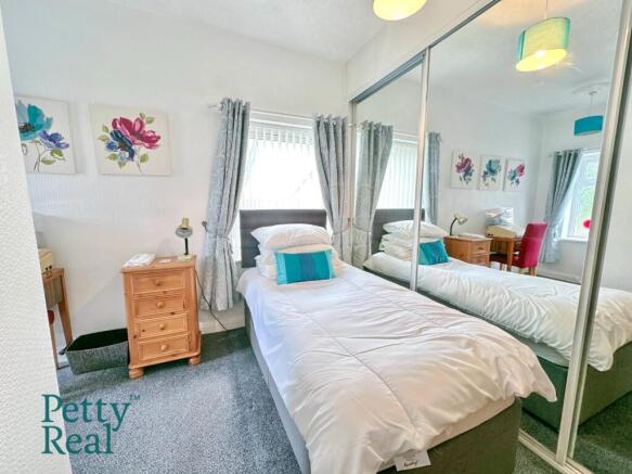 2 bed Semi-Detached Bungalow for sale Image 11