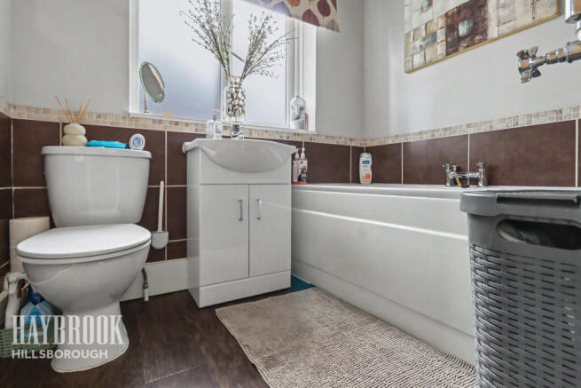 4 bed Semi-Detached for sale Image 12