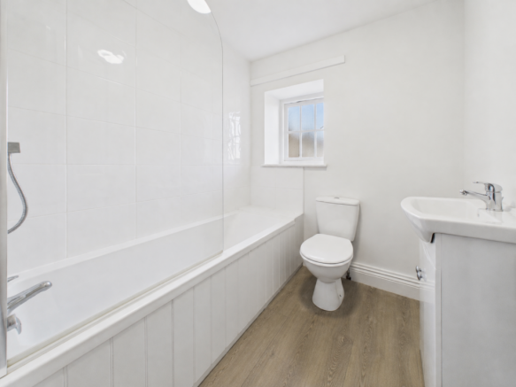 3 bed Terraced to rent Image 10