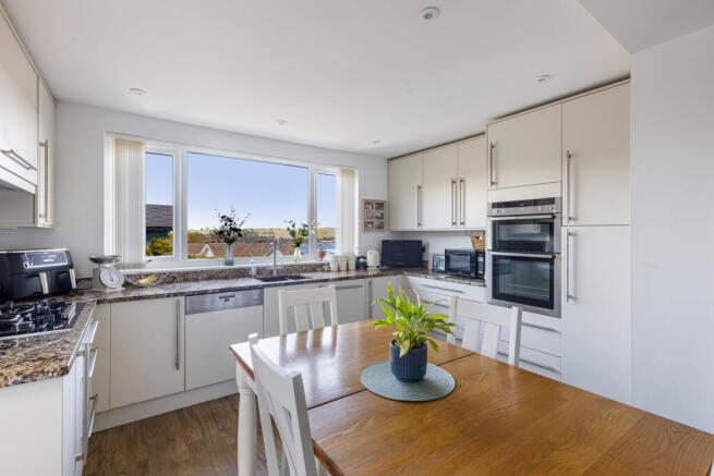 11 Kitchen 33 Churchfields, Dartmouth - 250911
