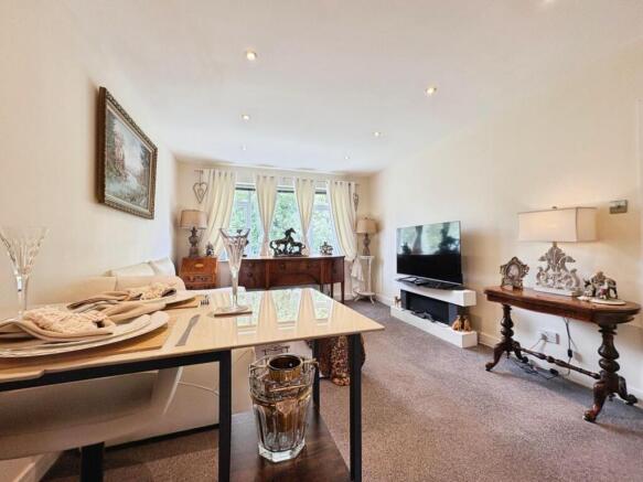 2 bed Apartment for sale Image 6