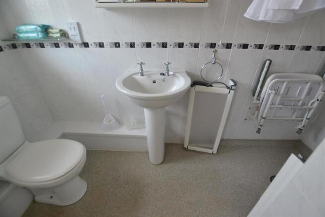 ensuite.JPG