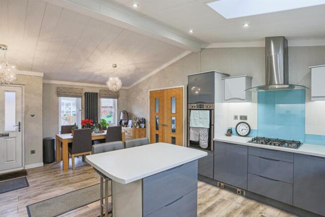 2 bed Park Home for sale Image 6