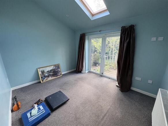 4 bed Semi-Detached for sale Image 4