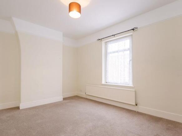 3 bed Terraced to rent Image 5