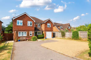 1a Westerham Dene, Kings Lane, Wrecclesham, Farnham GU10 4QB