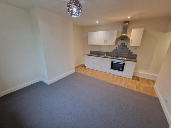 1 bed Terraced to rent Image 2
