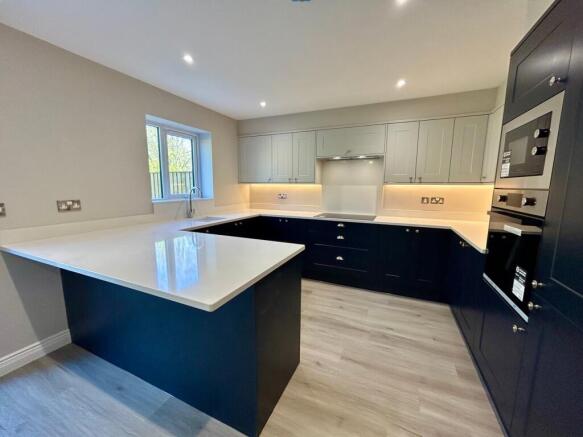 4 bed Semi-Detached for sale Image 7