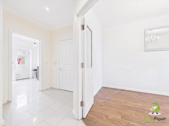 EweMove Estate Agents Basingstoke -Rockbourne Road