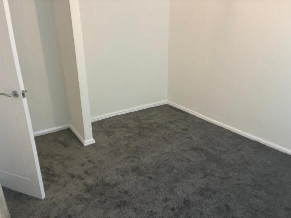 2 bed Apartment to rent Image 8