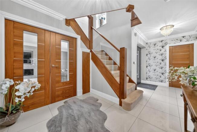 5 bed Detached for sale Image 11