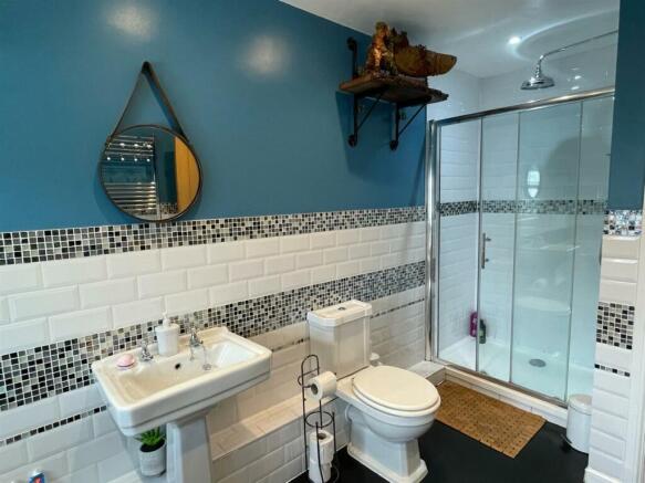 Bathroom1.jpg