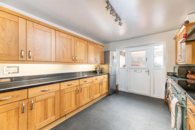 3 bed Semi-Detached Bungalow for sale Image 10