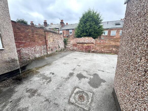 1 bed Apartment to rent Image 6