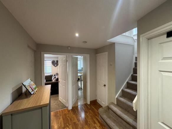 4 bed Detached for sale Image 4