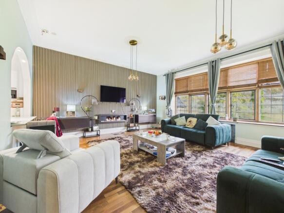 CAM04018G0-PR0480-STILL001