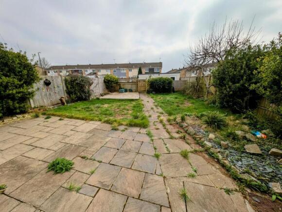 31 Quedgeley rear garden 3.jpg
