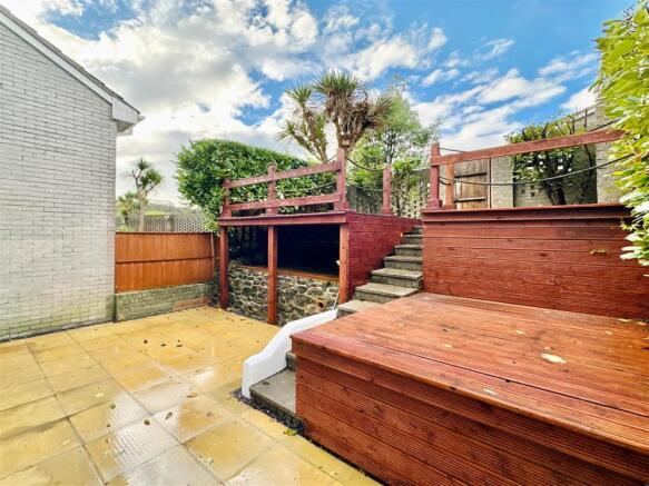 14 Summerlands Close 6.JPG