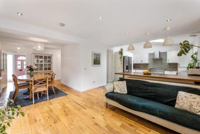 Castleton Grove, Newton Mearns photo 4