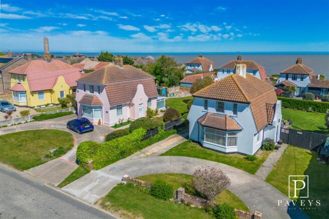 3-bed detached on Old Hall Lane, Walton On The Naze, £500,000