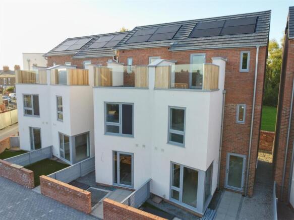 3 bed Terraced for sale Image 8