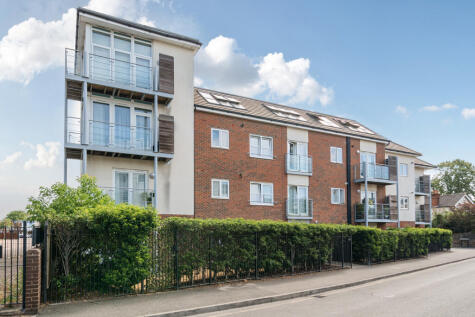 Govett Avenue, Shepperton, TW17