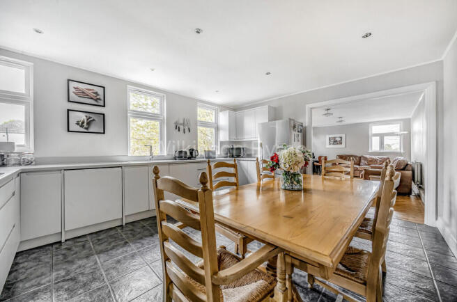 ecd2aeee-8055-448...