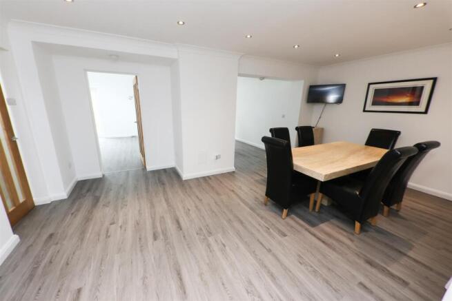 4 bed Semi-Detached for sale Image 9