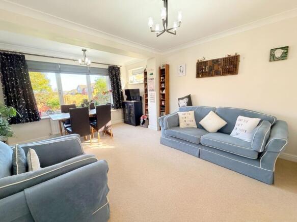 4 bed Detached for sale Image 11