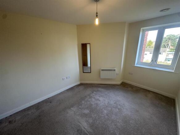 1 bed Apartment to rent Image 12