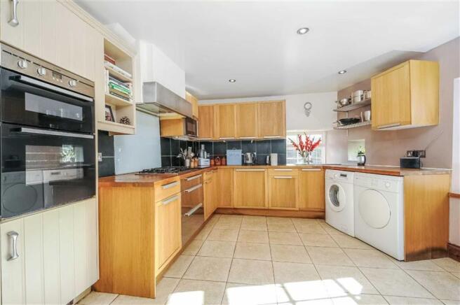 KITCHEN / BREAKFAST ROOM