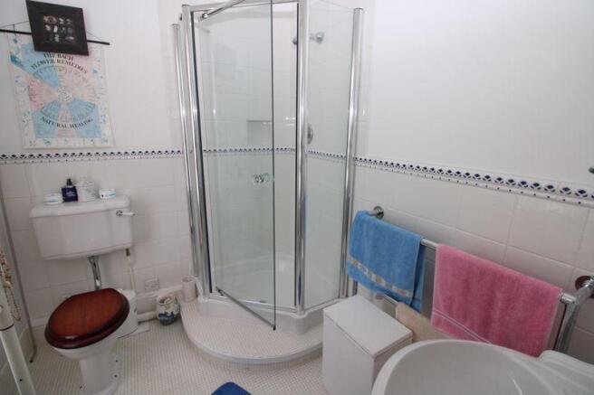 En suite showe...