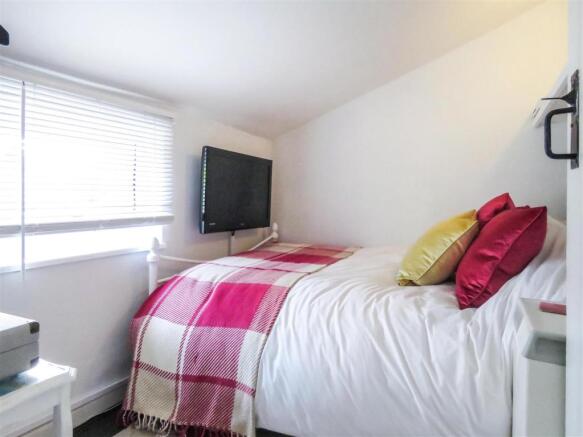 Bed 2.JPG