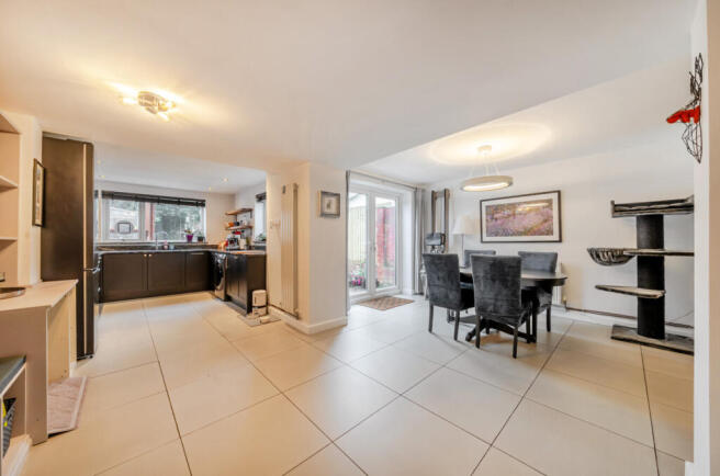 1386733-8-6932e32...